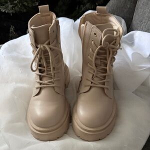 Zara kids boots Cream Combat Boots size EU 32/Us 1
